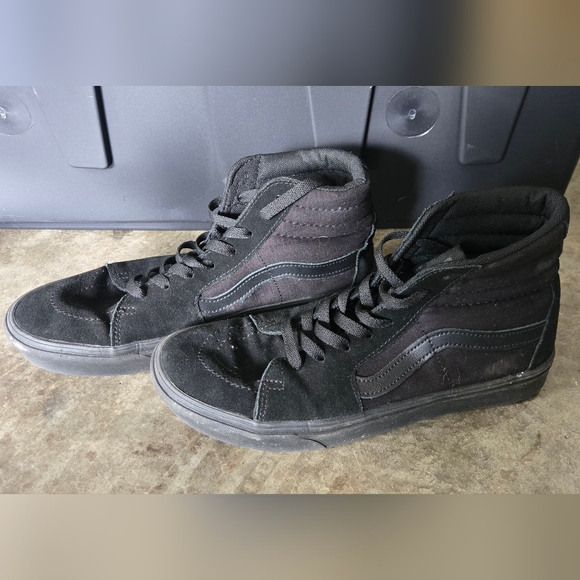 Men's Vans Sk8-Hi Black Sneakers - Picture 3 of 6